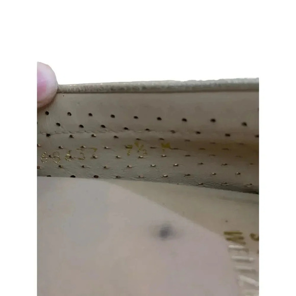 Stuart Weitzman Women's Gold Driving Narrow Width Loafer Shoes Size 7.5 - Picture 8 of 9